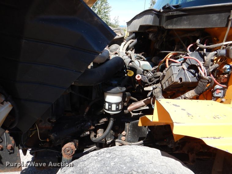 image for item DM1377 2005 International WorkStar 7400  Crew Cab dump truck