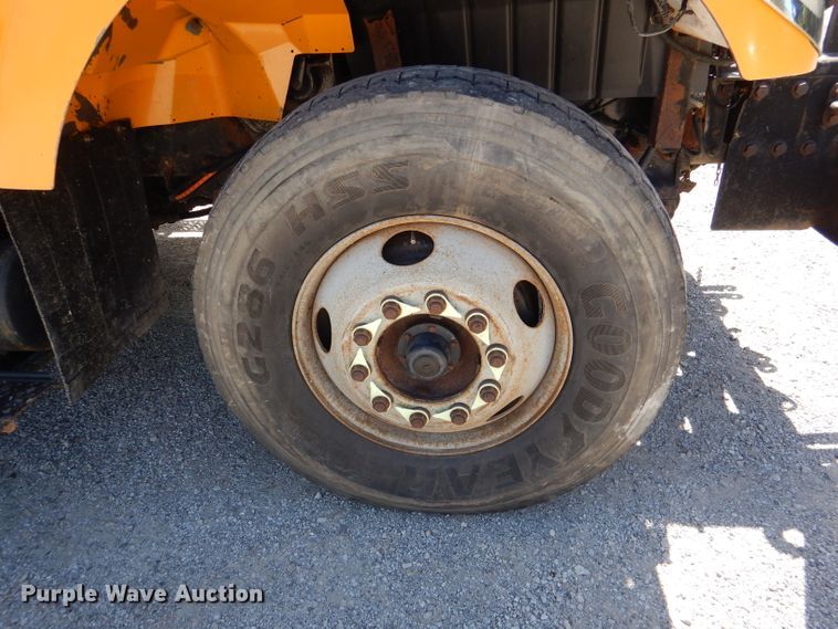 image for item DM1377 2005 International WorkStar 7400  Crew Cab dump truck