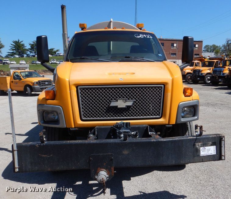 image for item DM1378 2003 Chevrolet C7500  oil distributor truck