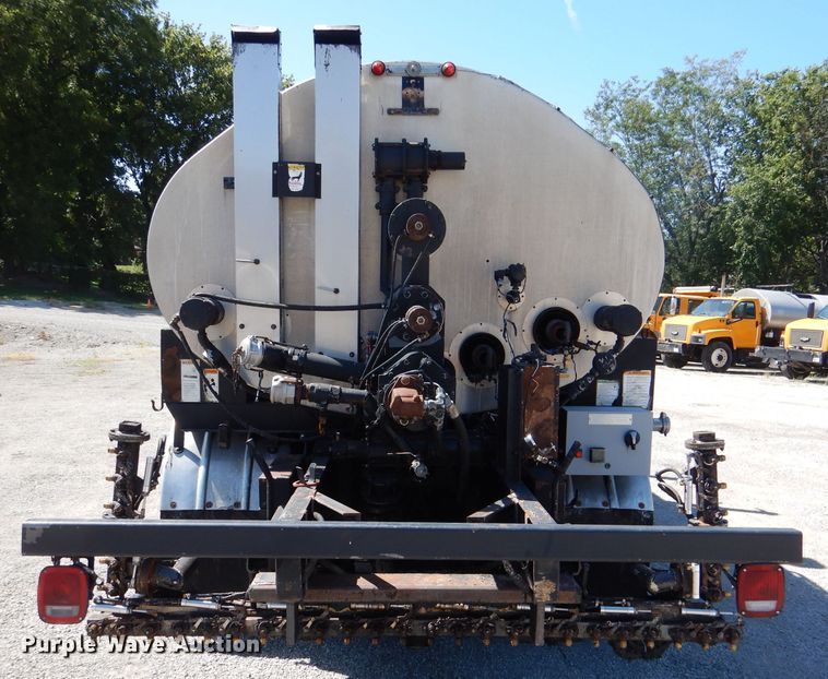 image for item DM1378 2003 Chevrolet C7500  oil distributor truck