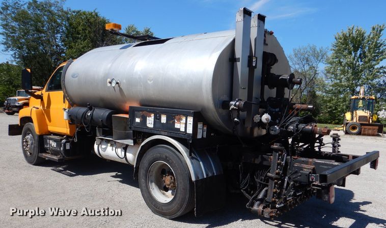 image for item DM1378 2003 Chevrolet C7500  oil distributor truck