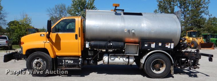 image for item DM1378 2003 Chevrolet C7500  oil distributor truck