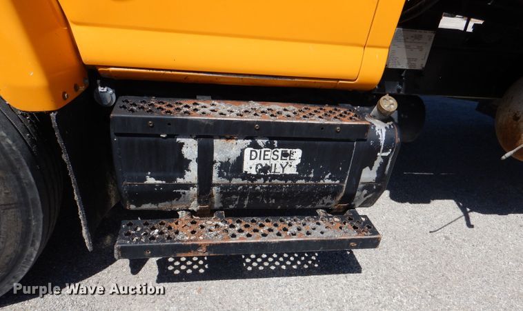 image for item DM1378 2003 Chevrolet C7500  oil distributor truck