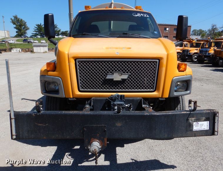 image for item DM1378 2003 Chevrolet C7500  oil distributor truck