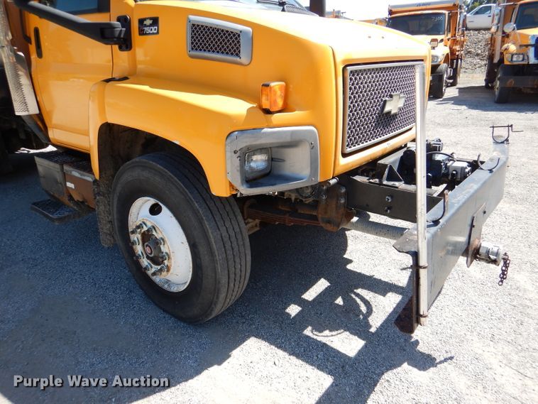 image for item DM1378 2003 Chevrolet C7500  oil distributor truck