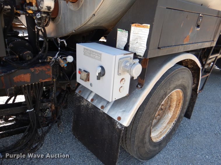 image for item DM1378 2003 Chevrolet C7500  oil distributor truck