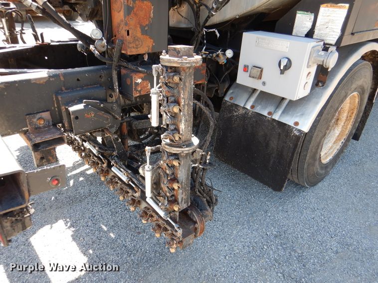 image for item DM1378 2003 Chevrolet C7500  oil distributor truck