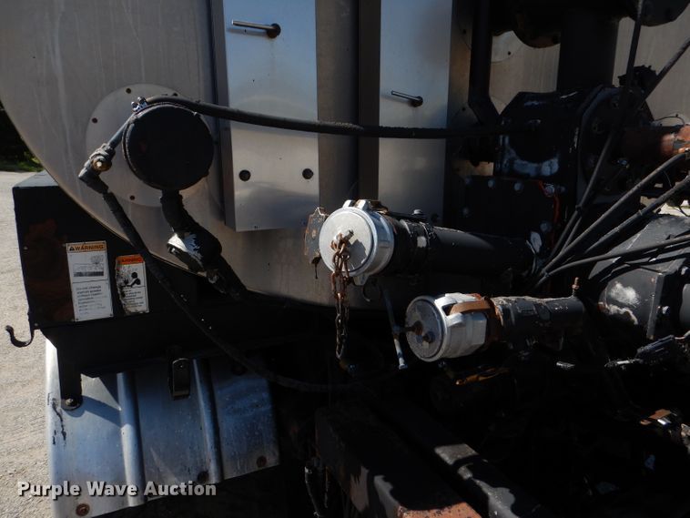 image for item DM1378 2003 Chevrolet C7500  oil distributor truck