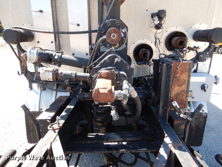 image for item DM1378 2003 Chevrolet C7500  oil distributor truck