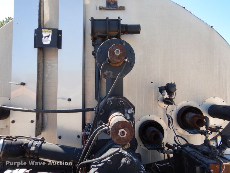 image for item DM1378 2003 Chevrolet C7500  oil distributor truck