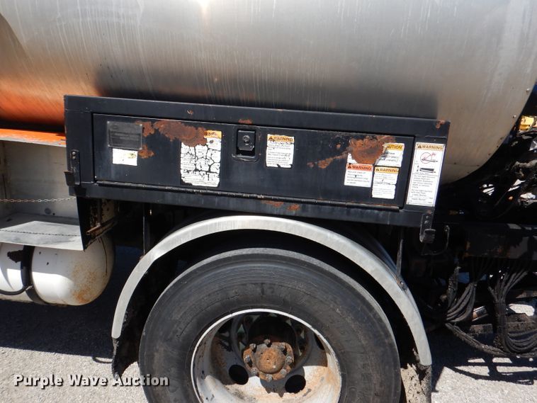 image for item DM1378 2003 Chevrolet C7500  oil distributor truck