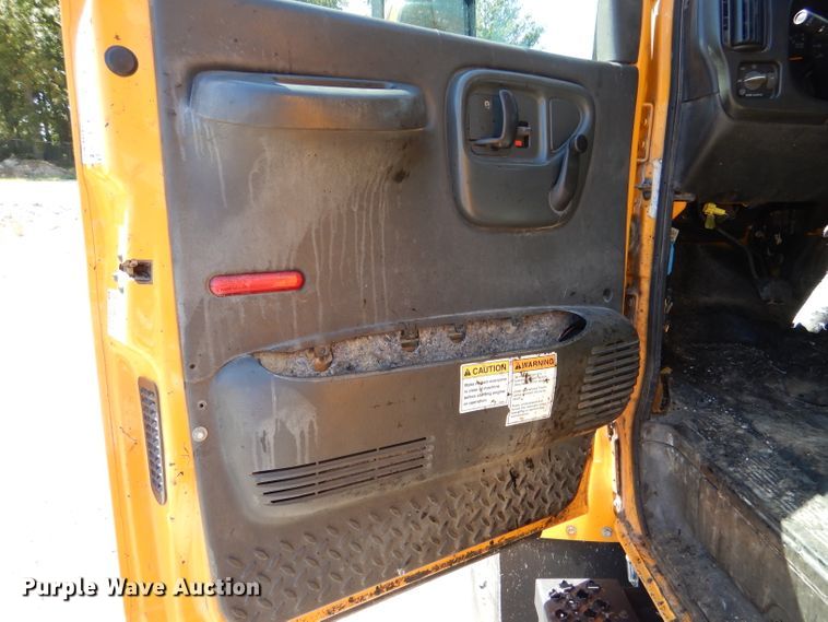 image for item DM1378 2003 Chevrolet C7500  oil distributor truck