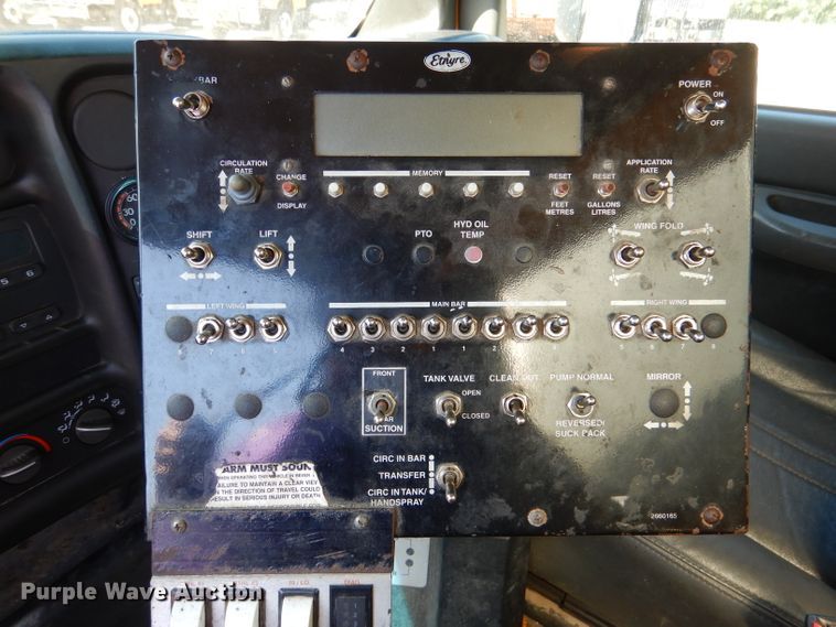 image for item DM1378 2003 Chevrolet C7500  oil distributor truck