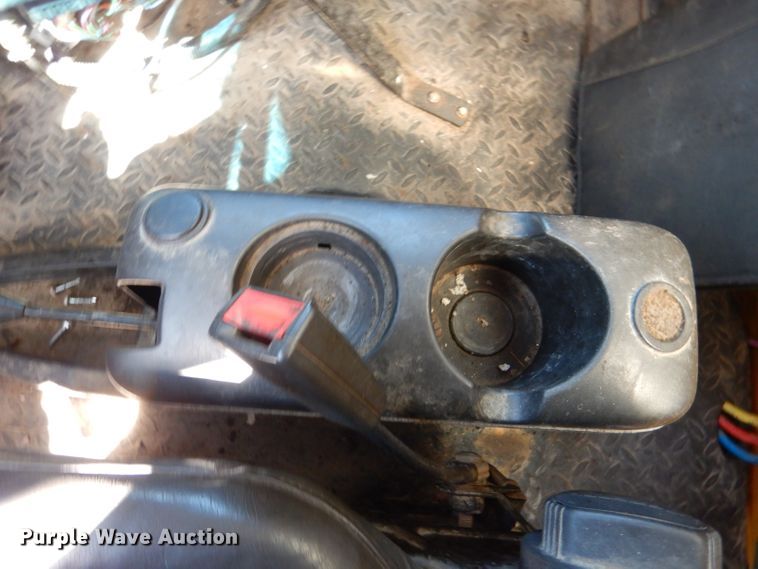 image for item DM1378 2003 Chevrolet C7500  oil distributor truck