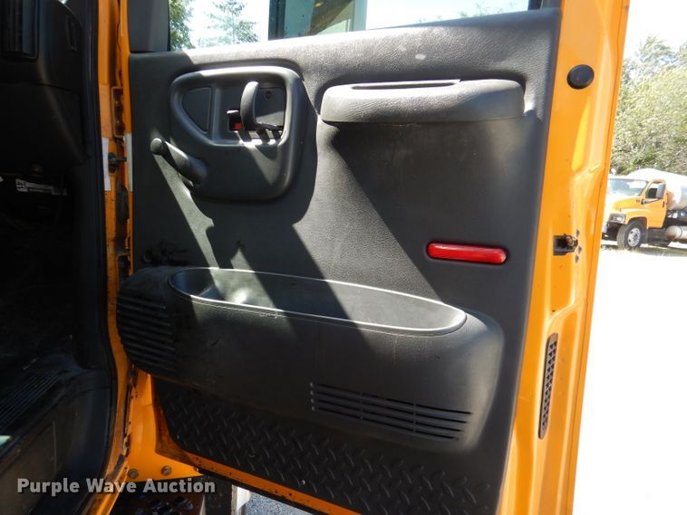 image for item DM1378 2003 Chevrolet C7500  oil distributor truck