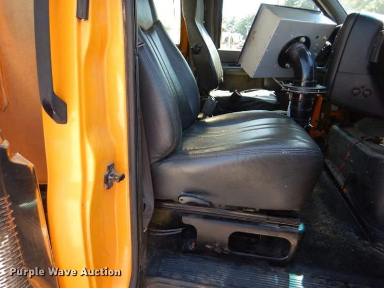 image for item DM1378 2003 Chevrolet C7500  oil distributor truck