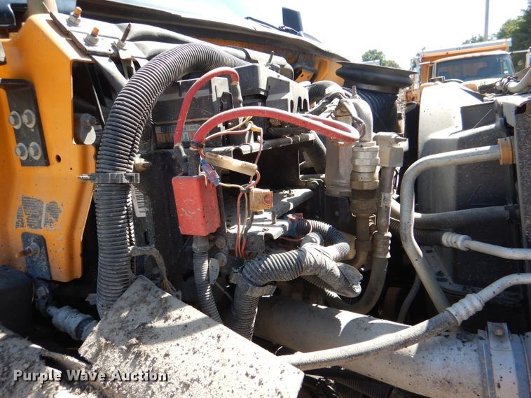 image for item DM1378 2003 Chevrolet C7500  oil distributor truck