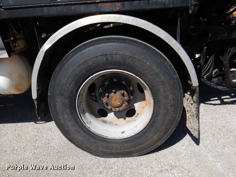 image for item DM1378 2003 Chevrolet C7500  oil distributor truck