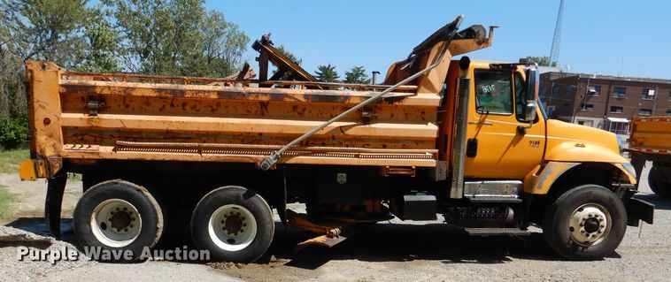 image for item DM1379 2004 International WorkStar 7500  dump truck