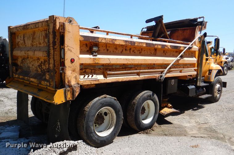image for item DM1379 2004 International WorkStar 7500  dump truck