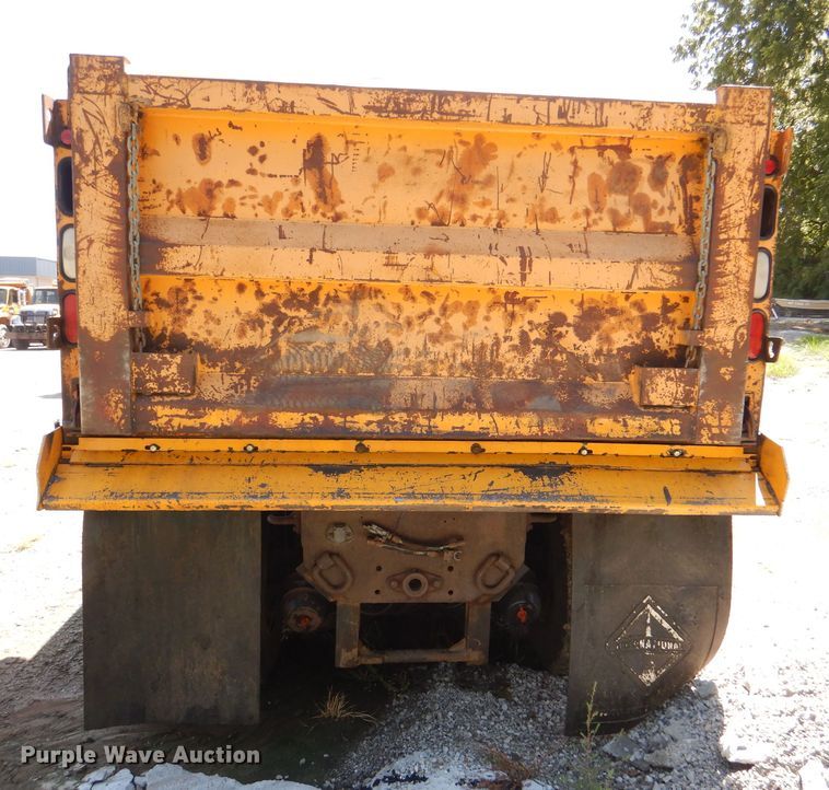 image for item DM1379 2004 International WorkStar 7500  dump truck