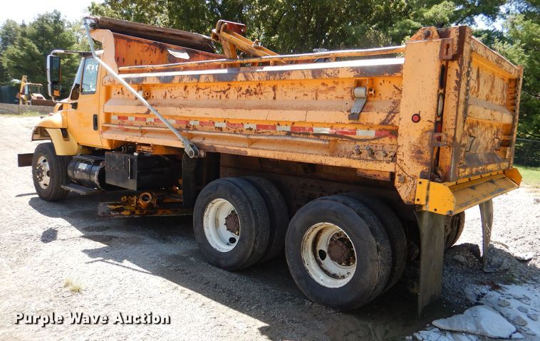 image for item DM1379 2004 International WorkStar 7500  dump truck