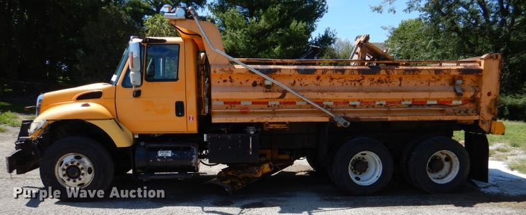 image for item DM1379 2004 International WorkStar 7500  dump truck