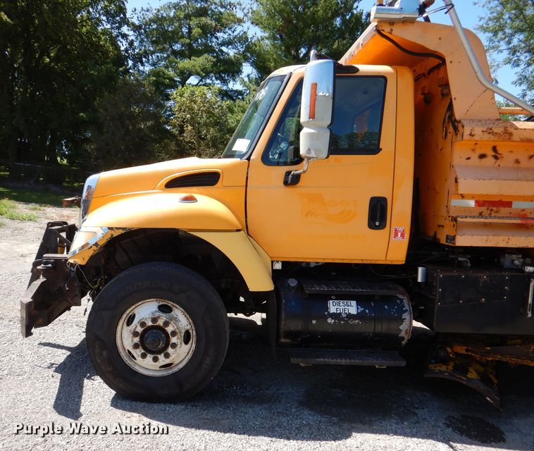image for item DM1379 2004 International WorkStar 7500  dump truck