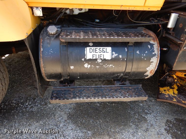 image for item DM1379 2004 International WorkStar 7500  dump truck