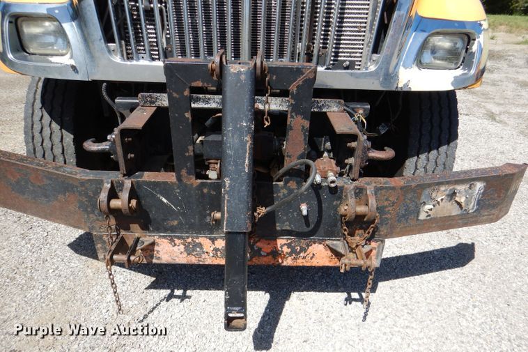 image for item DM1379 2004 International WorkStar 7500  dump truck