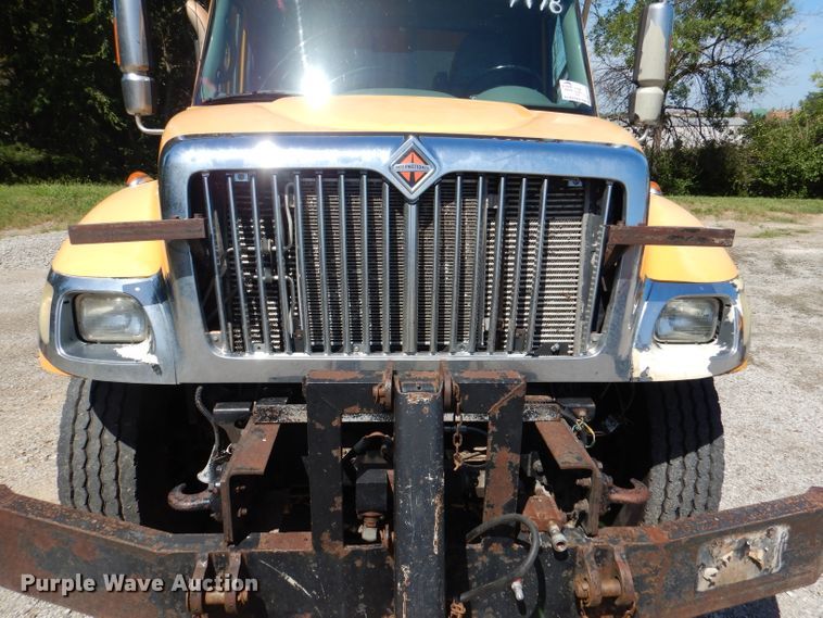 image for item DM1379 2004 International WorkStar 7500  dump truck