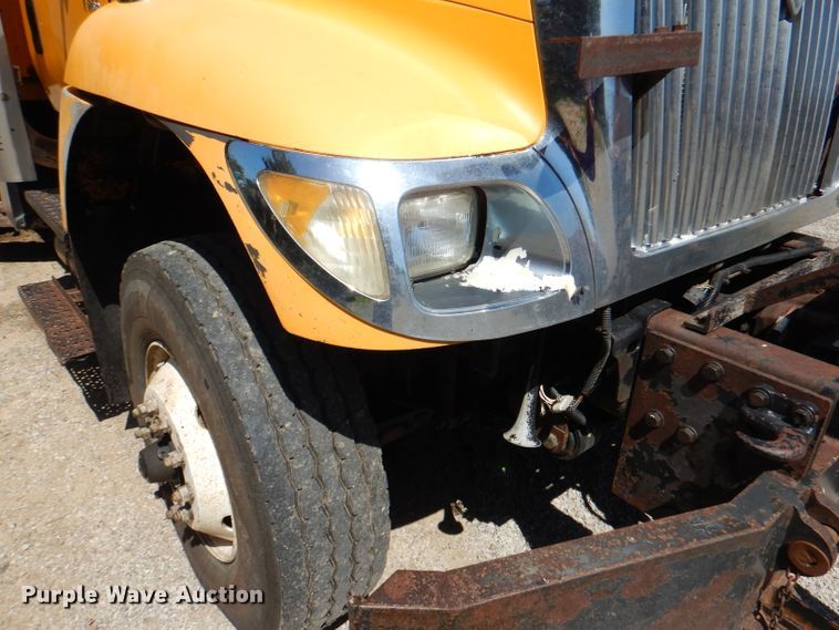 image for item DM1379 2004 International WorkStar 7500  dump truck