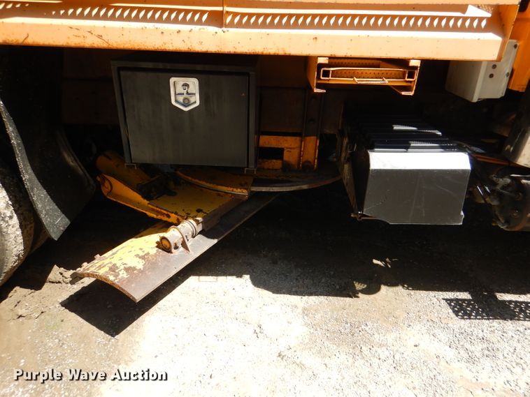 image for item DM1379 2004 International WorkStar 7500  dump truck