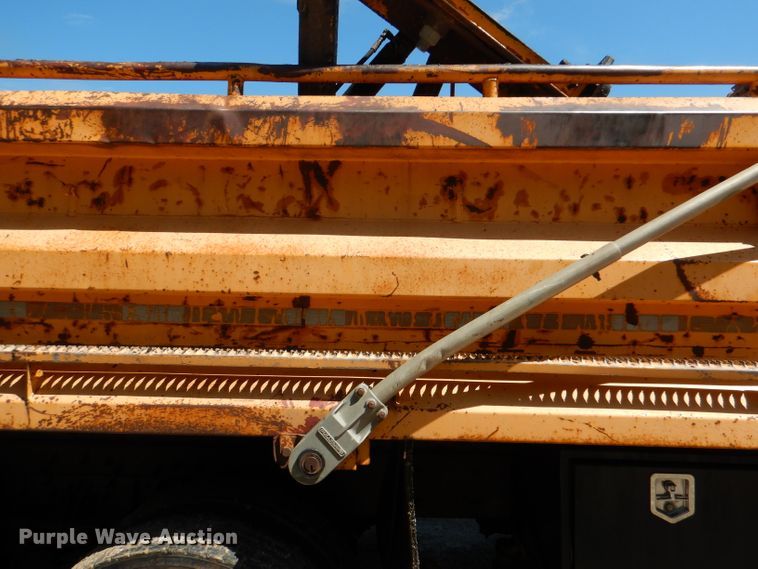 image for item DM1379 2004 International WorkStar 7500  dump truck