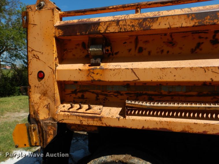 image for item DM1379 2004 International WorkStar 7500  dump truck