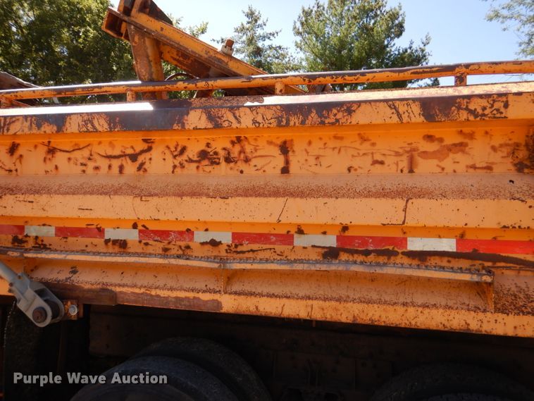 image for item DM1379 2004 International WorkStar 7500  dump truck