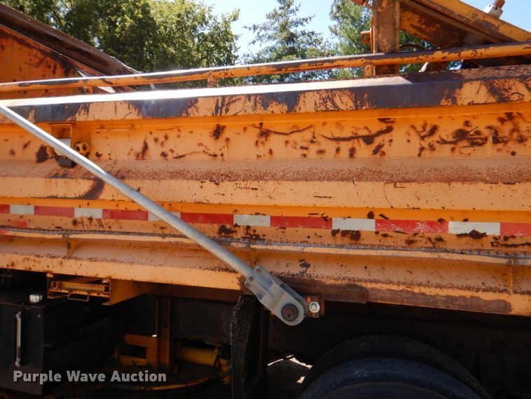 image for item DM1379 2004 International WorkStar 7500  dump truck