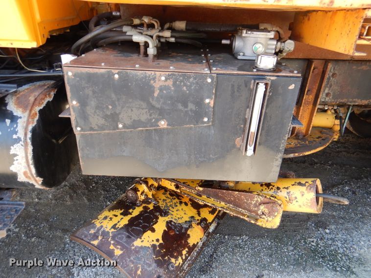 image for item DM1379 2004 International WorkStar 7500  dump truck