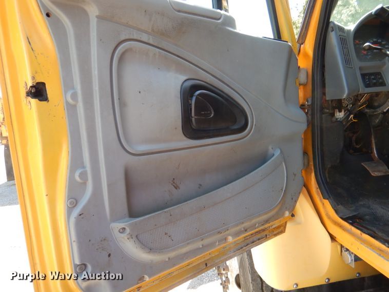 image for item DM1379 2004 International WorkStar 7500  dump truck