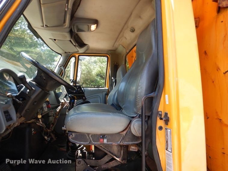 image for item DM1379 2004 International WorkStar 7500  dump truck
