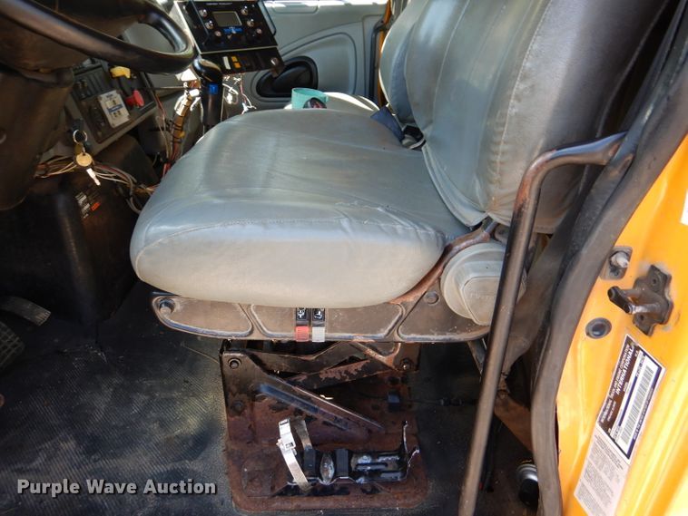 image for item DM1379 2004 International WorkStar 7500  dump truck