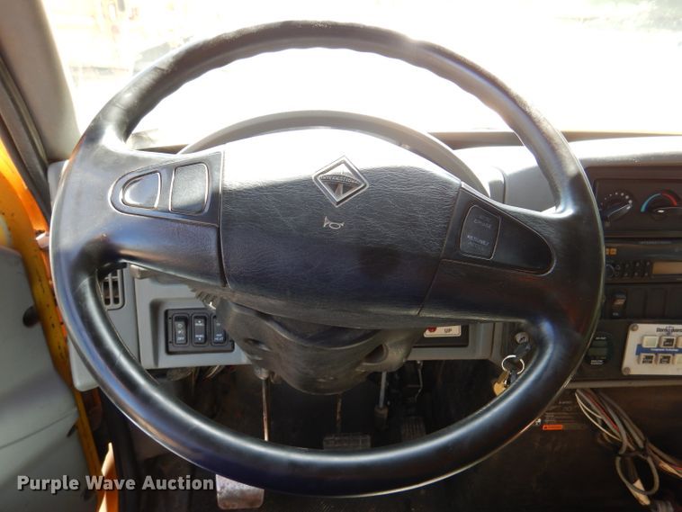 image for item DM1379 2004 International WorkStar 7500  dump truck