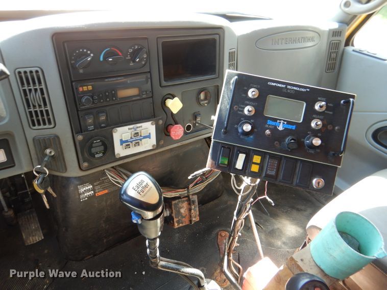 image for item DM1379 2004 International WorkStar 7500  dump truck