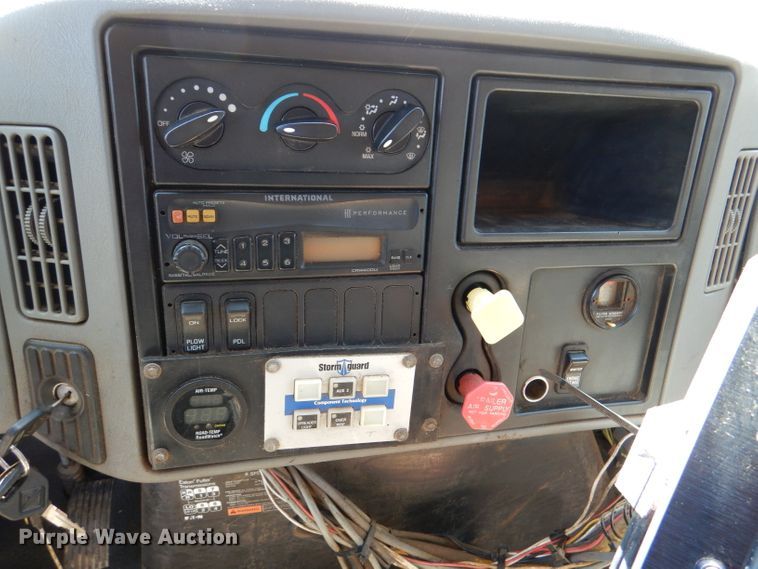 image for item DM1379 2004 International WorkStar 7500  dump truck