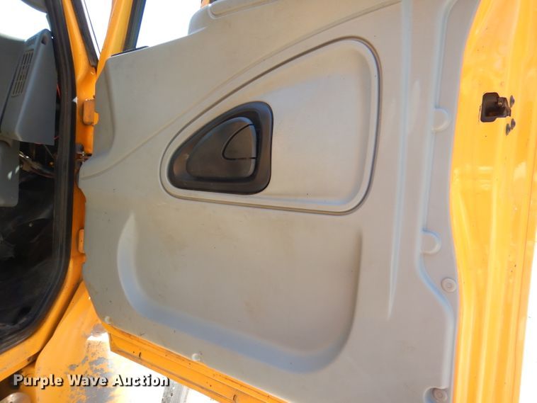 image for item DM1379 2004 International WorkStar 7500  dump truck