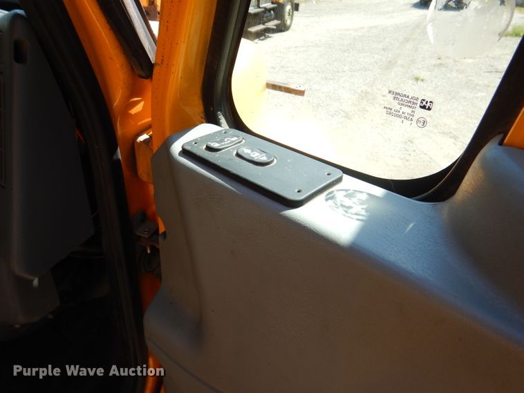 image for item DM1379 2004 International WorkStar 7500  dump truck