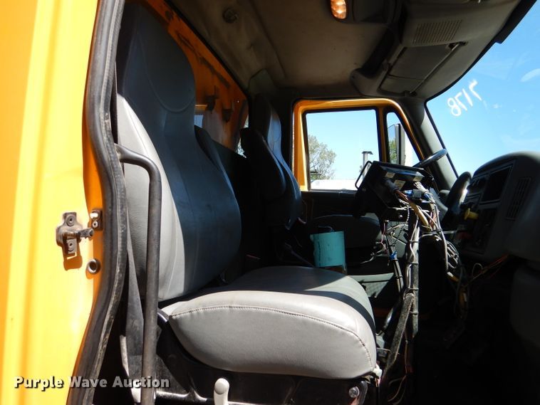 image for item DM1379 2004 International WorkStar 7500  dump truck