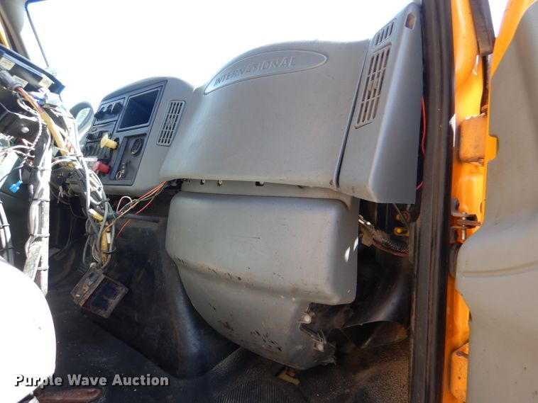image for item DM1379 2004 International WorkStar 7500  dump truck