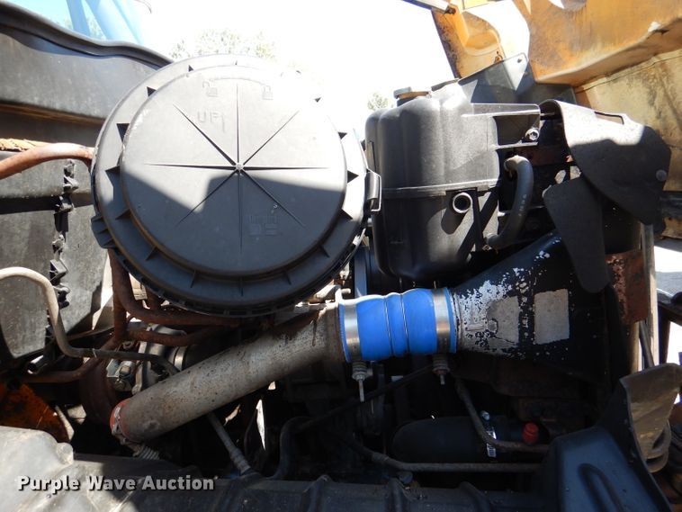 image for item DM1379 2004 International WorkStar 7500  dump truck