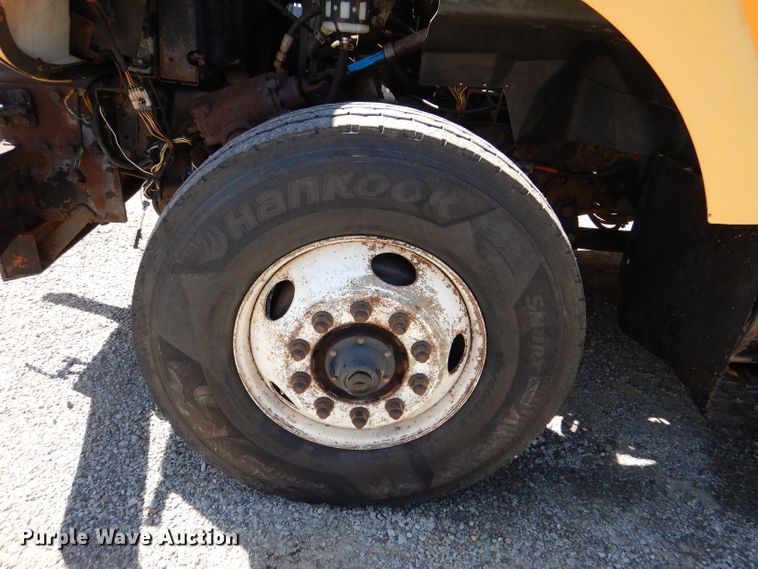 image for item DM1379 2004 International WorkStar 7500  dump truck